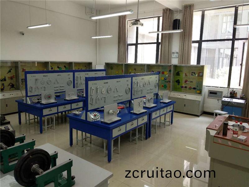 機(jī)(ji)械(xie)原(yuan)理(li)與(yu)機(jī)(ji)械設(shè)(she)計實訓(xùn)室