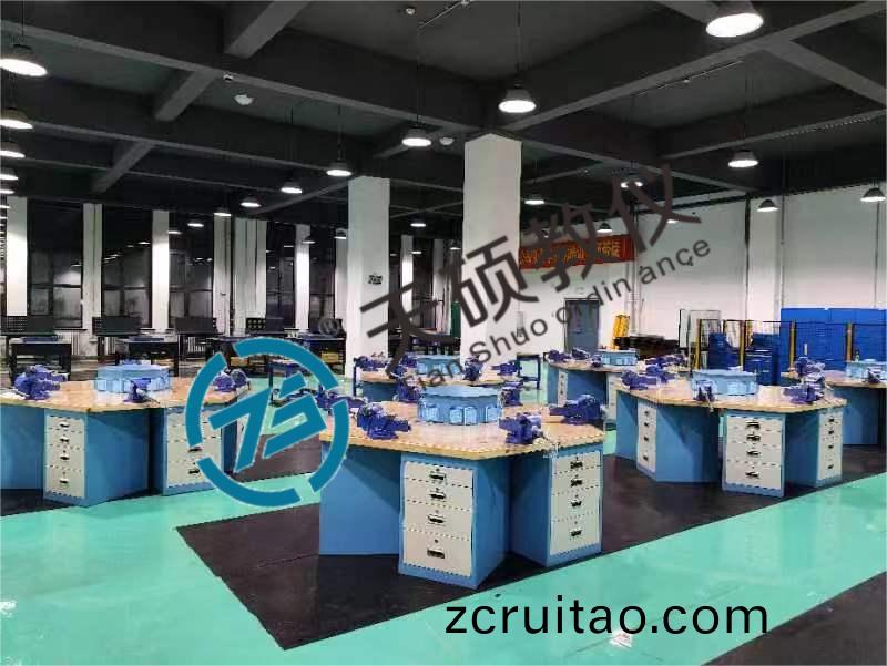 鉗(qian)工與糢(mo)具(ju)實訓(xùn)室(shi)