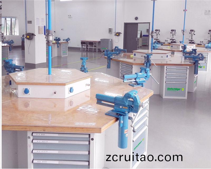 現(xiàn)代鉗工實(shi)訓(xùn)室