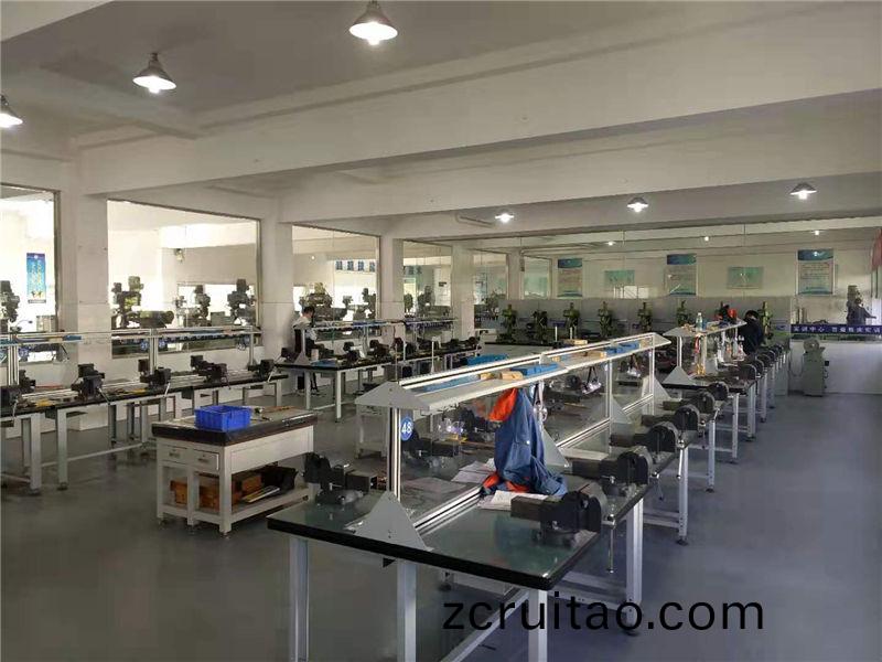 現(xiàn)代鉗工實(shi)訓(xùn)室