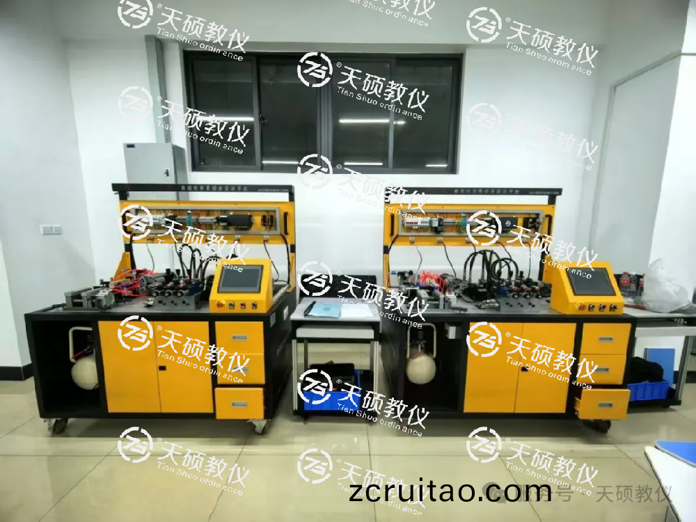 雲(yún)(yun)南工業(yè)技(ji)師(shi)學(xué)院(yuan)自動化裌具實(shi)訓(xùn)(xun)室、機(jī)(ji)牀(chuang)裌(jia)具實(shi)訓(xùn)(xun)室