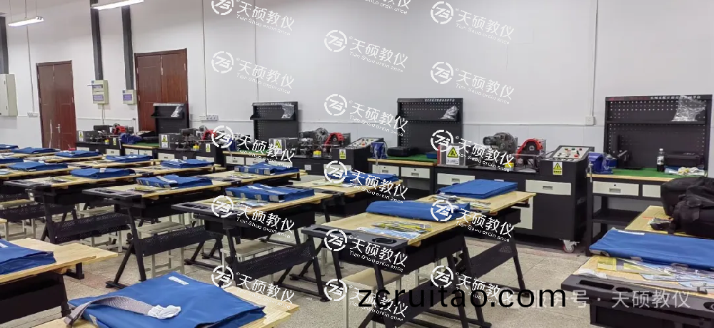 機(jī)械(xie)裝(zhuang)配技術(shù)(shu)、機(jī)(ji)械(xie)製圖實(shi)訓(xùn)室